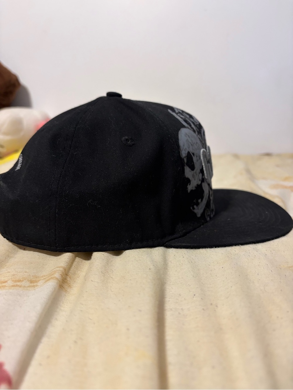 Black G.O.N.D. Skull Graphic Snapback Hat - Picture 4 of 5